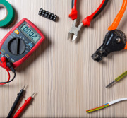 Narzedzia elektryka.jpg